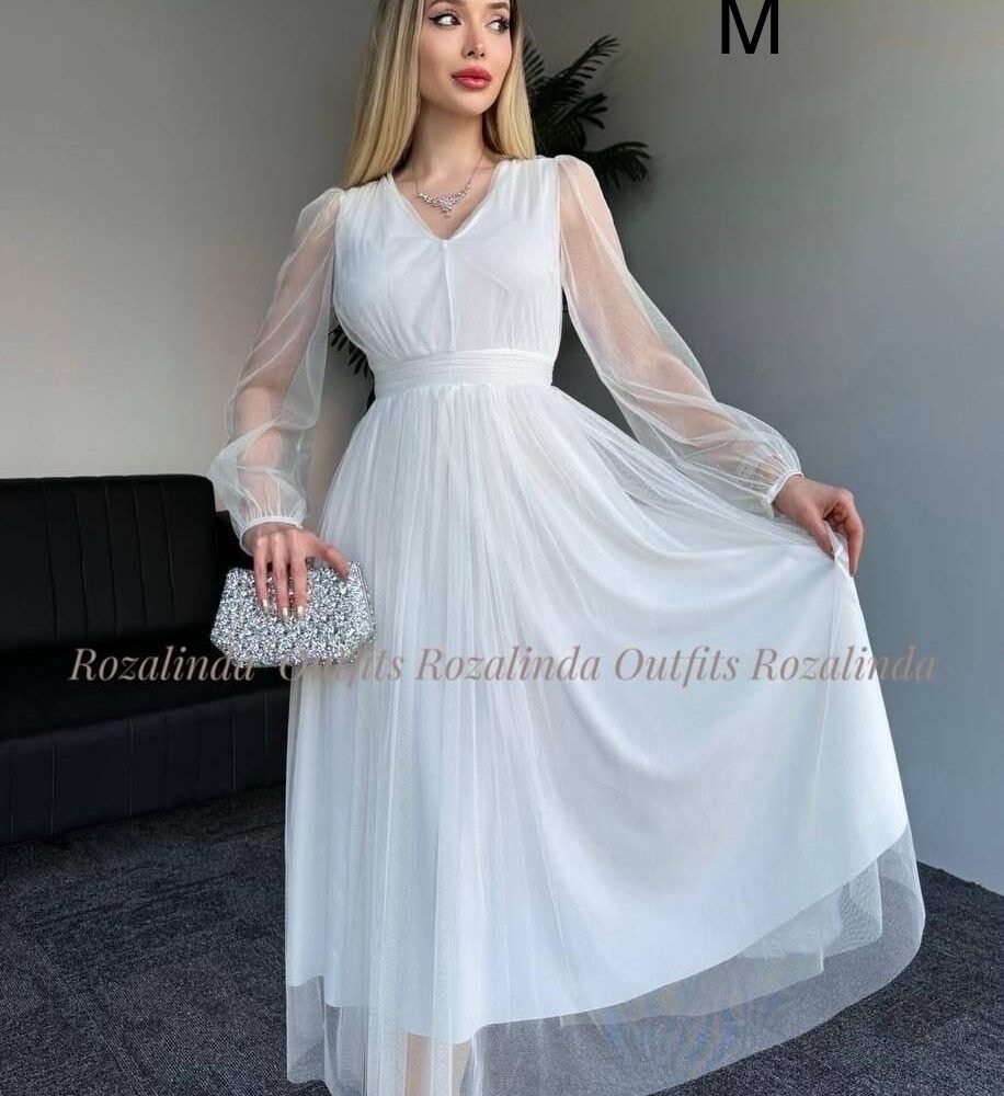 Tiulinė balta midi ilgio suknelė