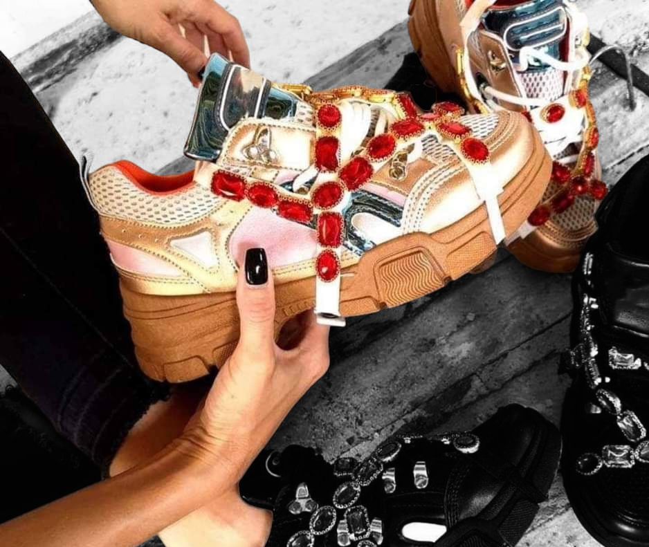 Kedukai su grandinėm