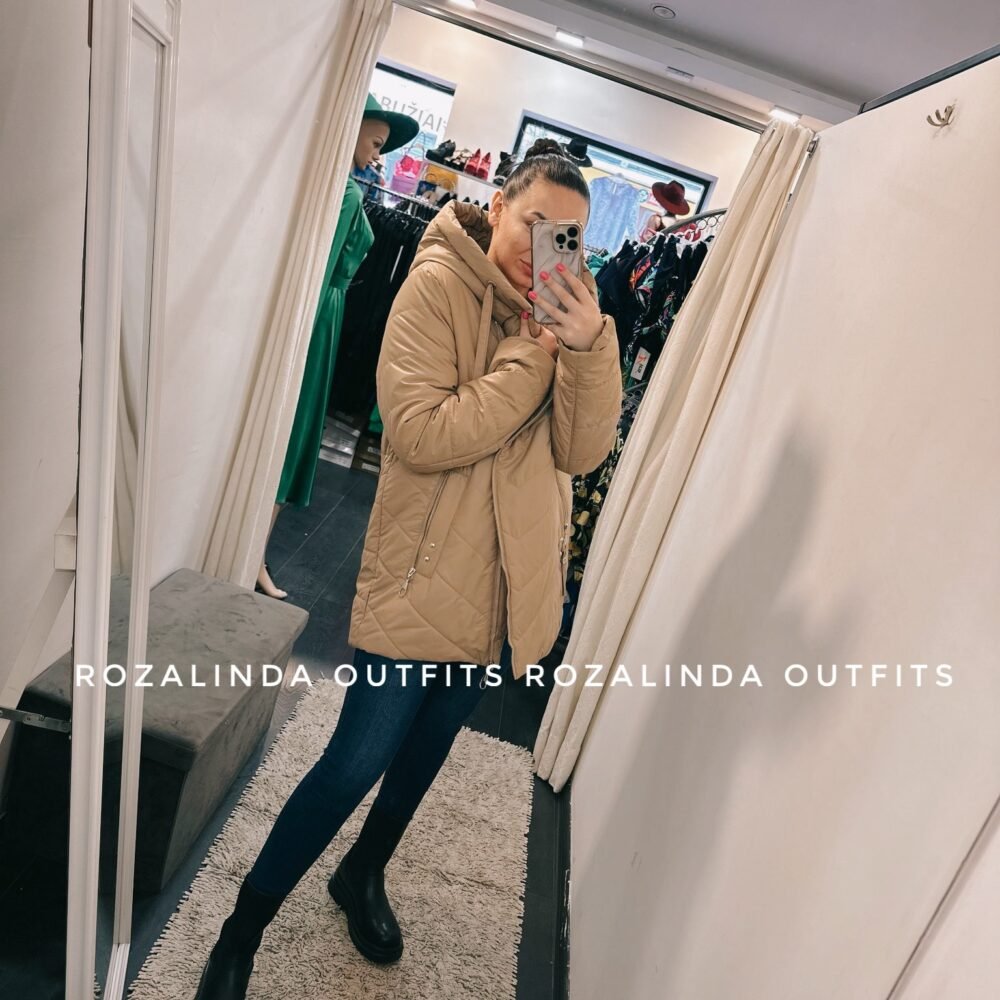 Lengvos rusvos striukės plius dydžio su gobtuvu