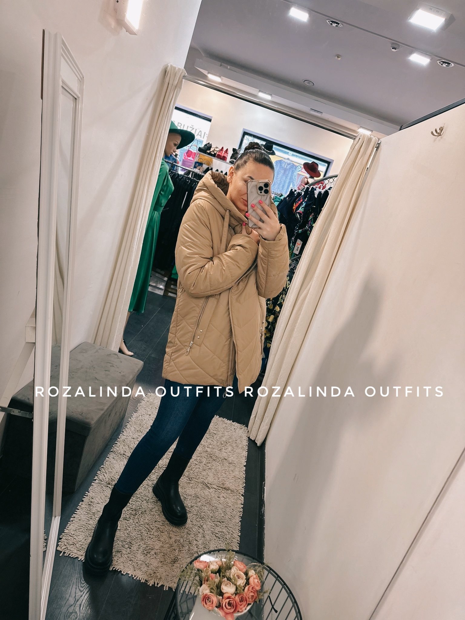 Lengvos rusvos striukės plius dydžio su gobtuvu