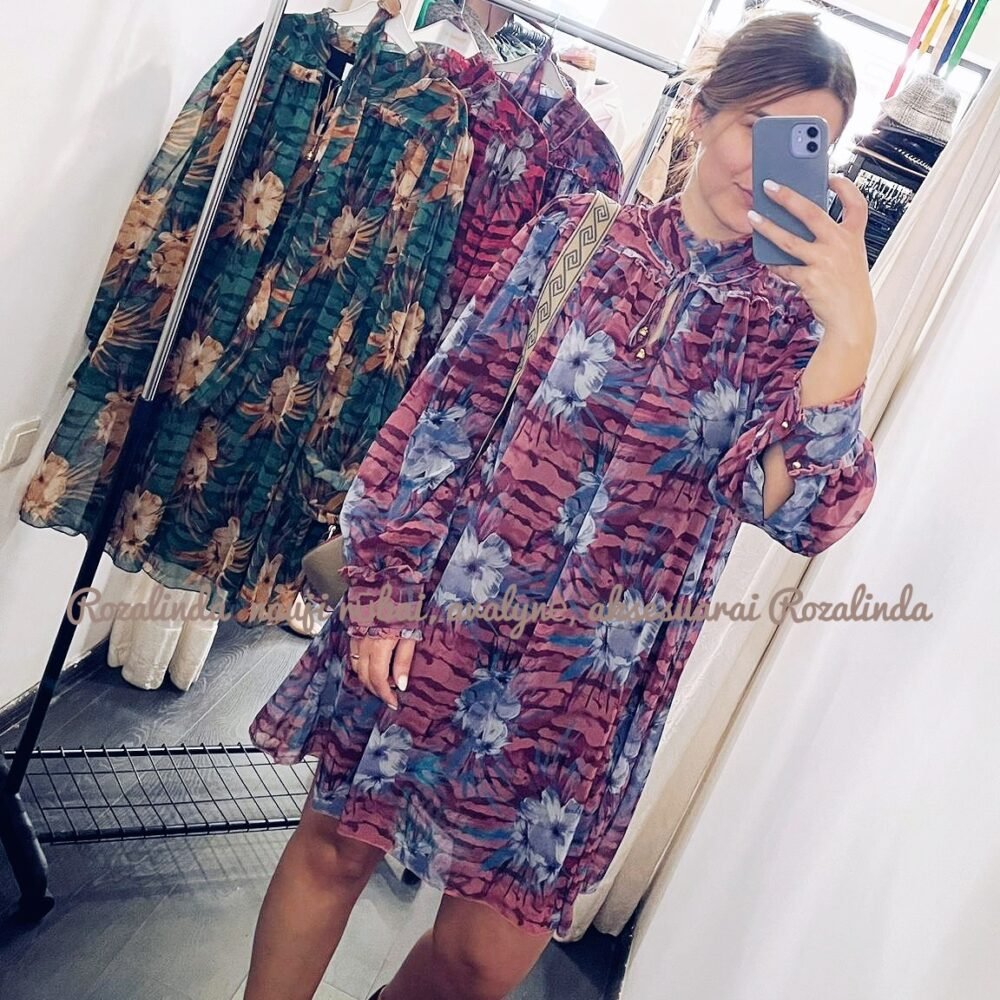 Gėlėtos violetinės  suknelės