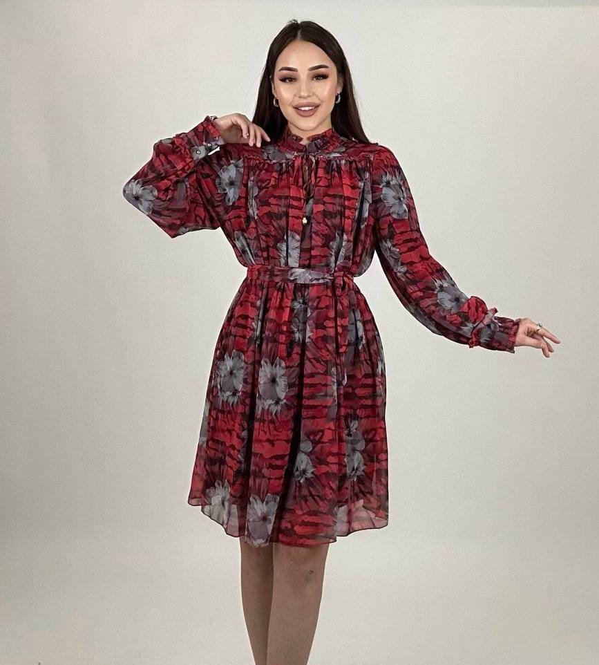 Gėlėtos raudonos suknelės