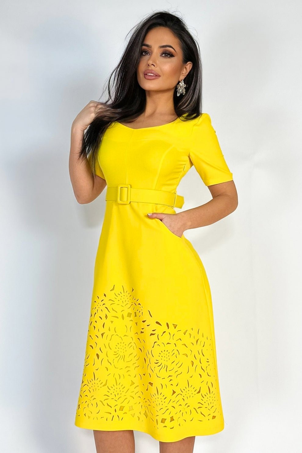 Klasikinė geltona suknelė