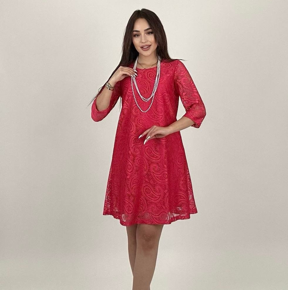 Raudonos Gifiūrinės suknelės