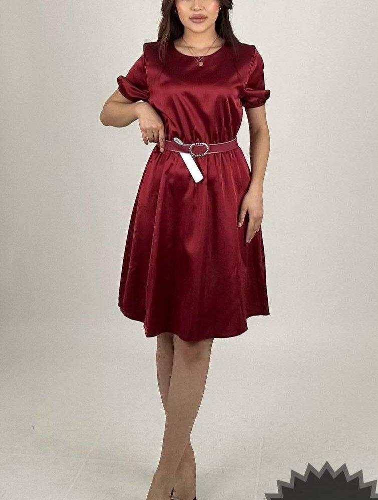 Bordo spalvos suknelė