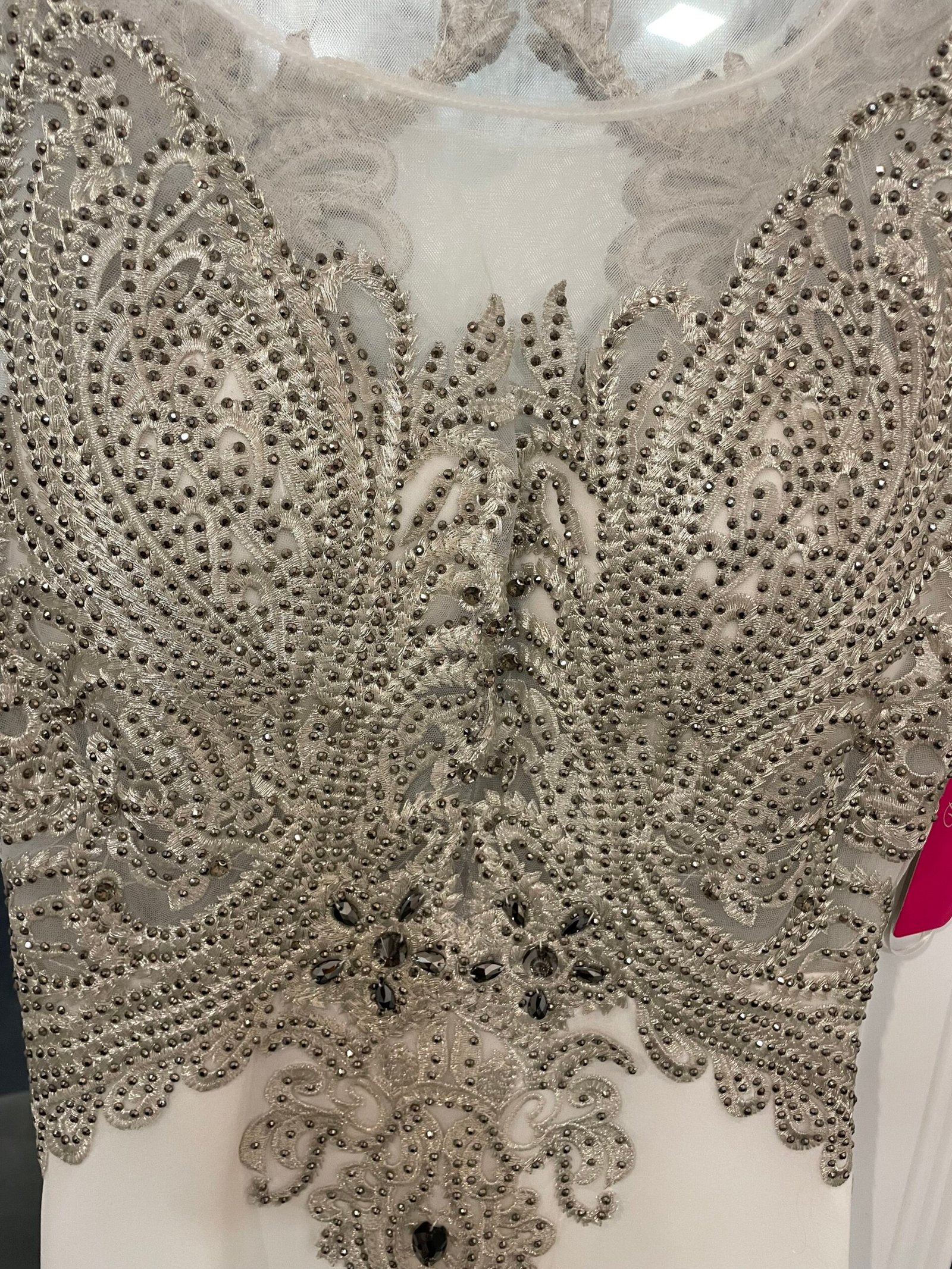 Balta suknelė su siuvinėtu viršumi ir šifono sijonu „Sidabro spindesys“ 34 dydis - Image 7