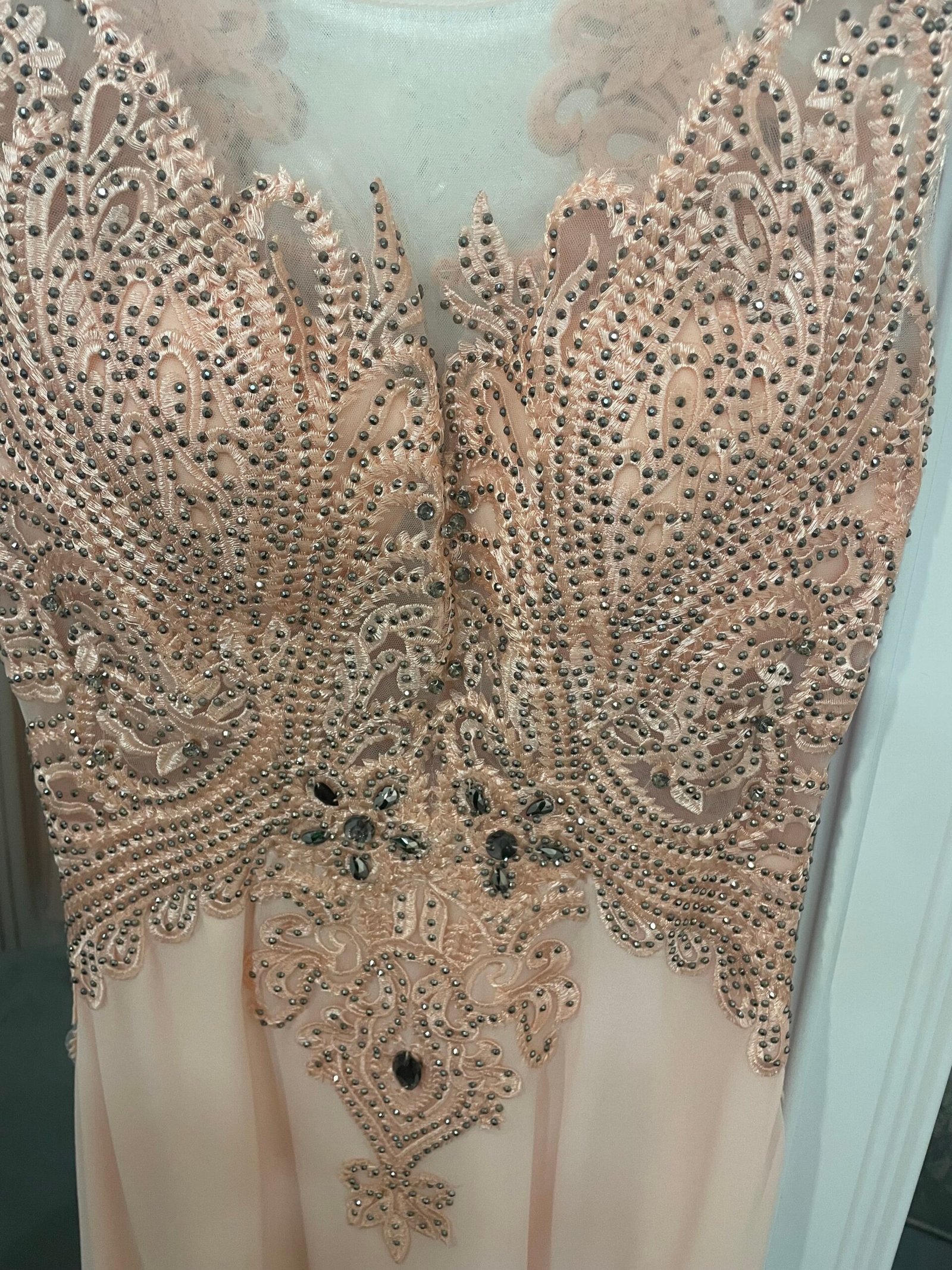 Ilga tiulinė suknelė „Persiko rožė“ - Image 3