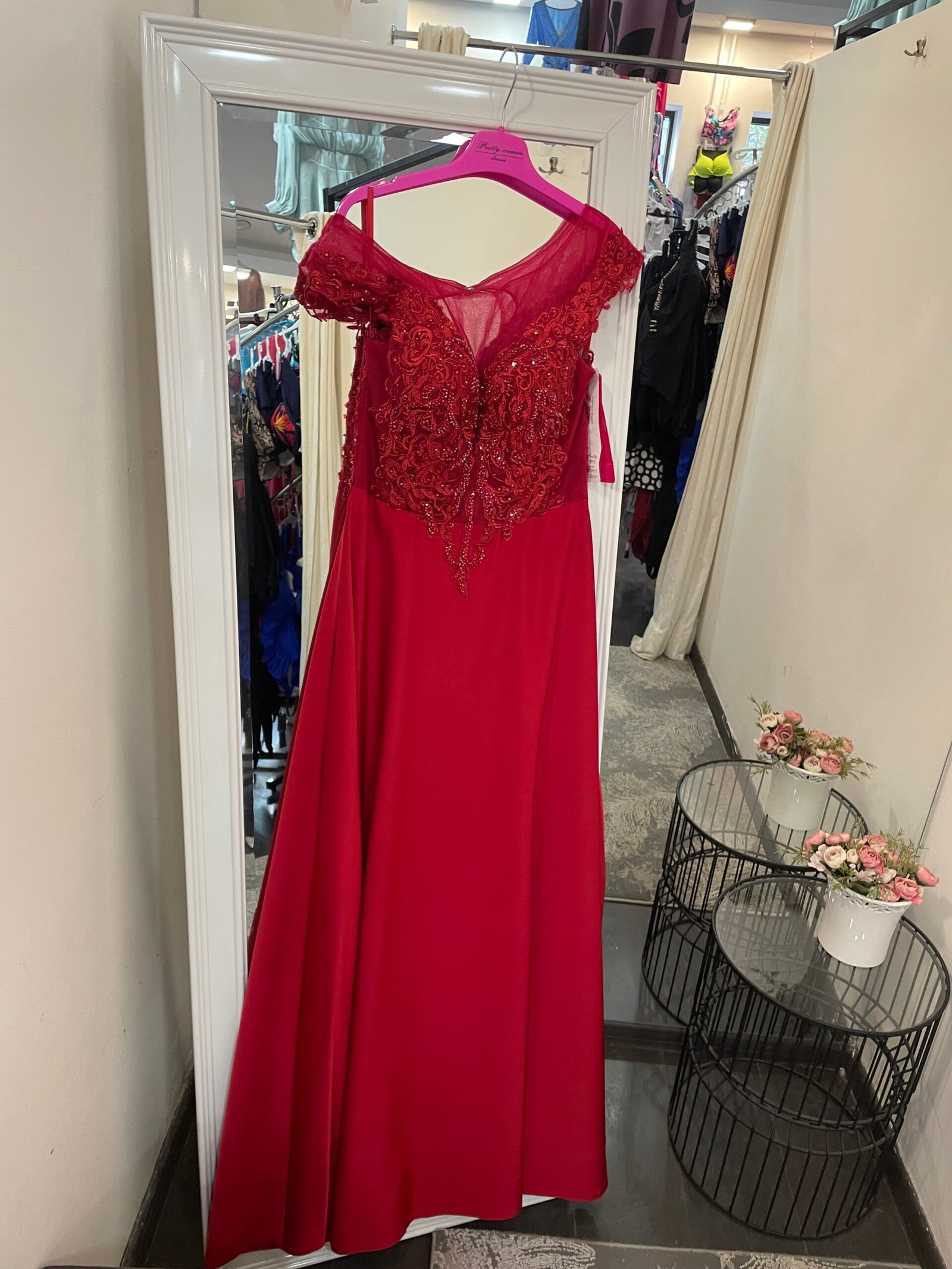 Ilga raudona suknelė su ažūriniu viršumi ir suvarstymu nugaroje, 40dydis - Image 4