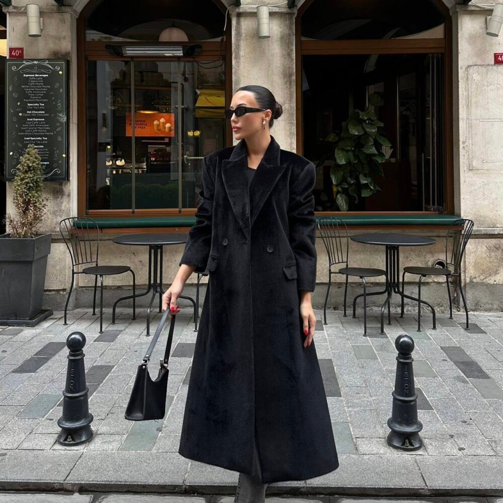 Trumpaplaukis premium klasės juodos spalvos paltas