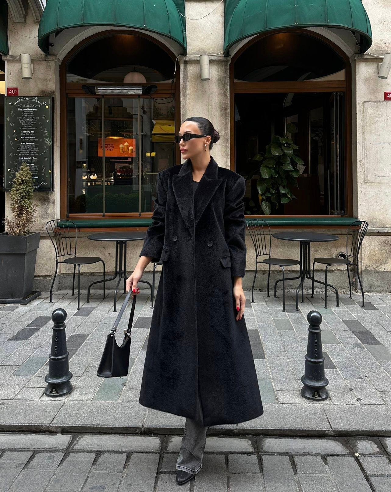 Trumpaplaukis premium klasės juodos spalvos paltas