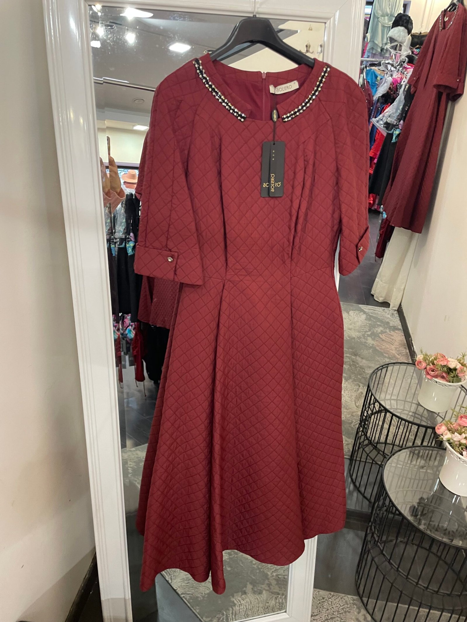 Bordinė midi suknelė iš standaus dygsniuoto audinio su pamušalu - Image 2