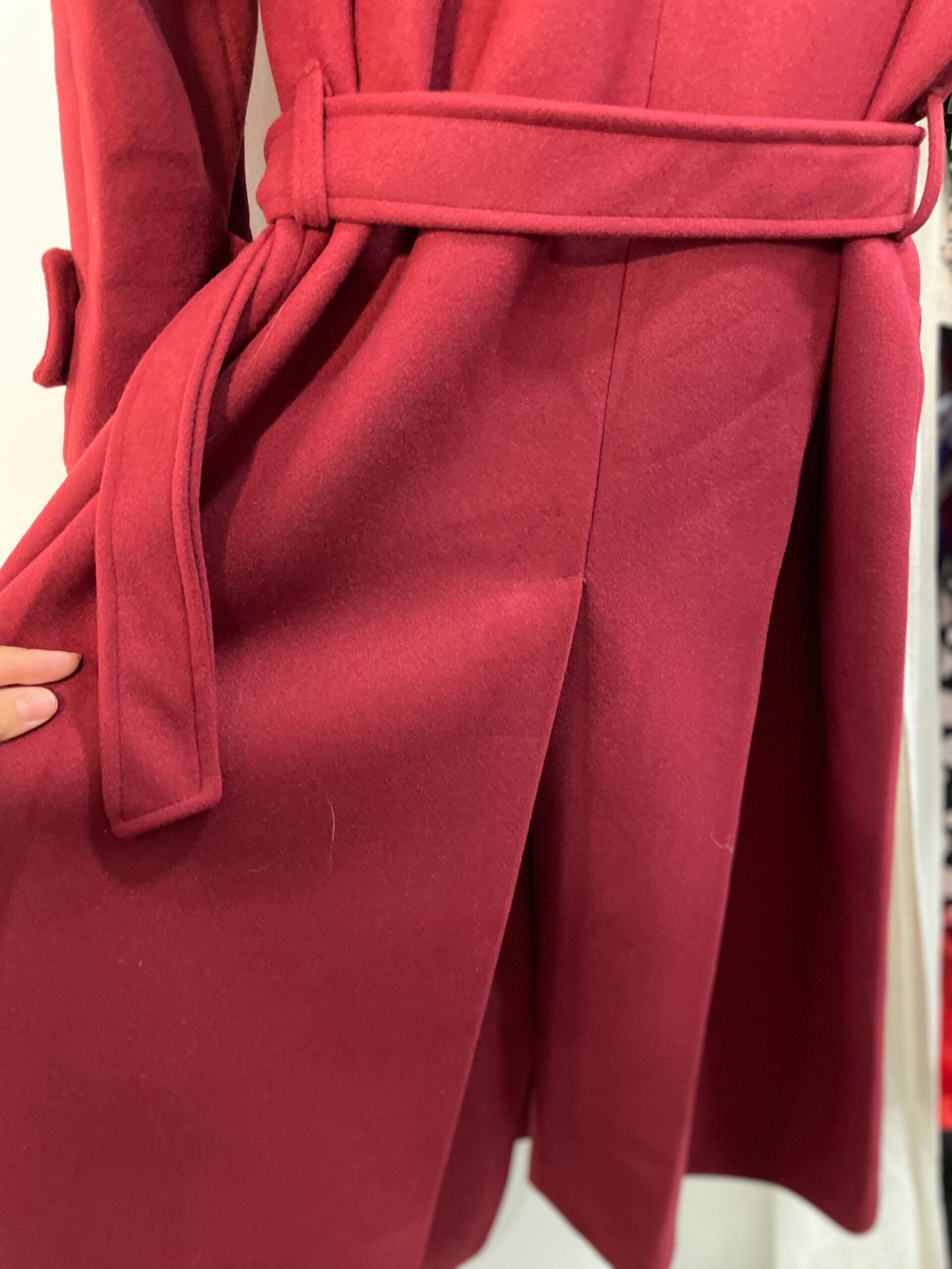 Premium burgundiškas vilnonis pusilgis paltas su diržu - Image 5