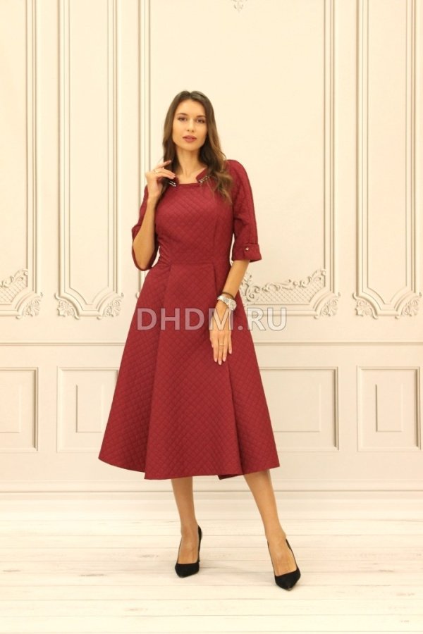 Bordinė midi suknelė iš standaus dygsniuoto audinio su pamušalu