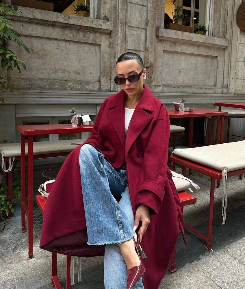 Premium burgundiškas vilnonis pusilgis paltas su diržu