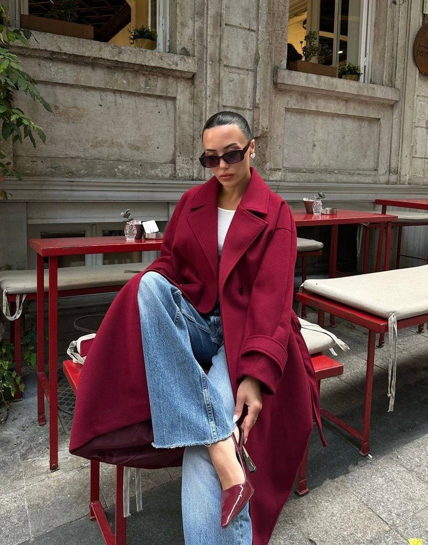 Premium burgundiškas vilnonis pusilgis paltas su diržu